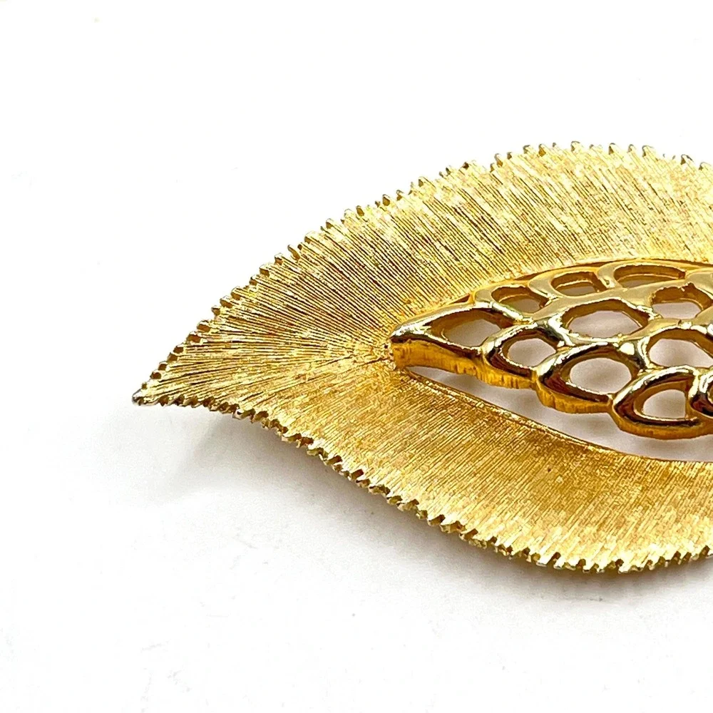 Vintage JJ Jonette Jewelry Gold Tone Textured Leaf Brooch w/ Open Metal Work